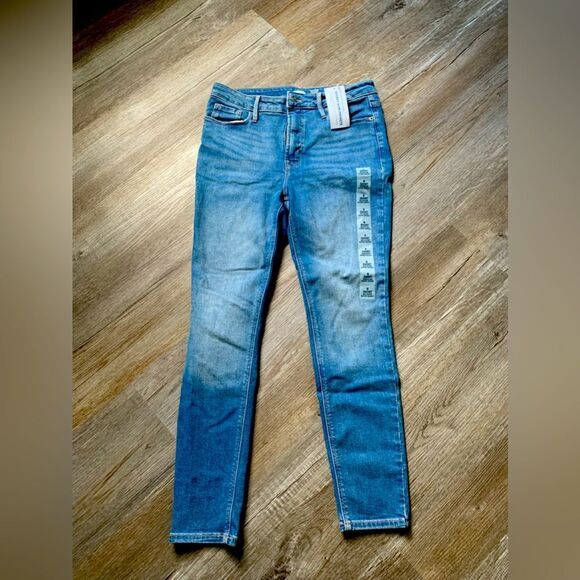 NWT Old Navy Rockstar Super Skinny High Rise Blue Faded Wash Jeans Size 8 Short - Picture 1 of 4